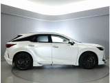 ボディには洗車によるものと思われる薄く目立たない線傷が御座います。