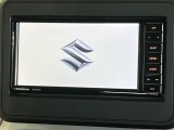【ナビゲーション】目的地までしっかり案内してくれる使いやすいナビ。Bluetooth接続すればお持ちのスマホやMP3プレイヤーの音楽を再生可能!毎日の運転がさらに楽しくなります!!