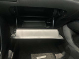 車検証入れになどにも使える便利な収納BOXあります。