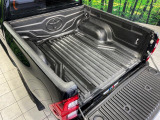 積載量500kgの広々としたデッキは、遊びから仕事まで多用途に使えます。ベッドライナーやトノカバーの取り付けもご相談下さい♪
