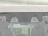 【スズキ セーフティサポート】走行中に前方の車両等を認識し、衝突しそうな時は警報とブレーキで衝突回避と被害軽減をアシスト。より安全にドライブをお楽しみいただけます。