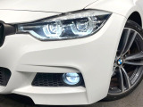 ●LEDヘッドライト:夜間走行時も良好な視界を確保し安心して運転できる高輝度LEDヘッドライトを装備!点灯速度が早く、消費電力も抑えられています。