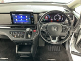 【前方視界】開放的な前方視界!運転がしやすく疲れにくいです♪窓が大きく、見通しがとっても良いおクルマですよ♪