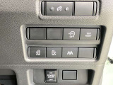 運転席から両側電動スライドドアの開閉ができます