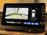 リバースギアに入れるだけで後方の表示へ切り替わります。夜間や雨の日の駐車も楽になりますよ。