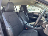 VOLVOのシートは人間工学に基づいた設計となっており長時間の運転でも疲れにくいと定評があります。
