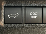 【パワーバックドア】スマートキーや運転席のボタンを押すだけでリアゲートが自動で開閉します!荷物を持っている時や、高い位置にあるバックドアを閉める際に便利な機能です♪