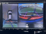 車体の4ヵ所にカメラを搭載し、車庫入れ時に真上から俯瞰した映像で周囲を確認出来ます☆メーカーオプション品のナビだけで可能な便利機能です!