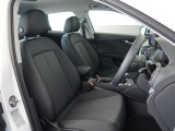 Audi車はどの車種も全てレザーハンドルです。そこにはAudiのこだわりがあり質感の高いレザーでしっかりと手に馴染み、高級感を演出します。