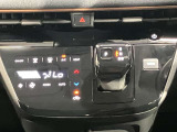 前後の動きだけで簡単に操作できる先進的なデザインの電制シフト。扱いやすく、手に馴染みやすい設計となっています