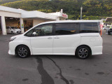 両側スライドドアなので狭い駐車スペースでも乗り降りがしやすく、隣の車を傷つける心配も少なくなります。