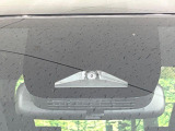 【トヨタセーフティセンス】走行中に前方の車両等を認識し、衝突しそうな時は警報とブレーキで衝突回避と被害軽減をアシスト。より安全にドライブをお楽しみいただけます。