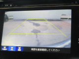 【リアカメラ】リバースに入れるだけで後方の映像が映ります。安全確認や、狭い駐車場での車庫入れ、雨の日や夜間など視界の悪い時に便利です。安全にバックする為には欠かせない装備です。