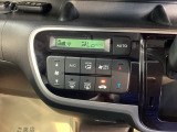 オートエアコンで、毎日のドライブを快適に。温度、風量を自動で調整し、理想的な車内環境を提供します。プラズマクラスター技術搭載の、フルオートエアコン。空気の浄化や脱臭に効果があります。