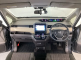 【前方視界】開放的な前方視界!運転がしやすく疲れにくいです♪窓が大きく、見通しがとっても良いおクルマですよ♪