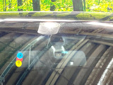 【プリクラッシュセーフティ】前方の車両等を検知し、衝突しそうな時は警報で注意を促し、ブレーキを踏む力をサポート。ブレーキを踏めなかった場合は衝突被害軽減ブレーキが作動、衝突回避をサポートします。