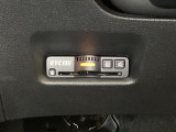 ハンドルの左下にETC2.0がついています。高速道路の料金所の通過も楽々です。 カードの取り出しもしやすい場所についています。