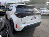 HEVならではの静かな車内で親しい方とのドライブをお楽しみください。