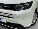 【LEDヘッドライト】悪天候や夜間走行時も良好な視界を確保し安心して運転できる高輝度LEDヘッドライトを装備!点灯速度が早く、消費電力も抑えられています。
