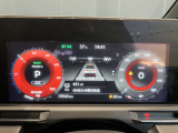 モニター式メータパネルです。回生モニター等様々な情報表示を変更できるデジタルスピードメーターとなっております。