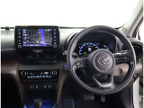 高いホールド性で運転姿勢が安定します。長距離ドライブでも疲れにくいのが魅力です。快適なドライビングライフをお送りください♪
