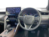 運転席まわりです。 各操作スイッチは使いやすい位置に配置されてます。