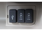 2.5AのUSB(急速充電)が付いており、車内でもしっかりとスマートフォン等の機器へ充電可能です♪