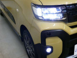 LEDヘッドライトです。デザイン性がよくとても明るいので、夜間の走行や悪天候でも安心です。しかも長寿命!