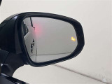 ウインカーミラーにはBSM(ブラインドスポットモニター)を搭載。隣を走る車両が死角に入るとLEDインジケーターを点灯。また、ウィンカーを出すとインジケーターも光って点滅!注意を促してくれます