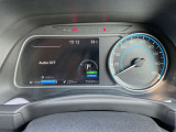 視認性の高いメーターで運転情報を的確に把握できます