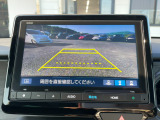 バックモニター装備。画面にて後方の確認が行えるので、バック駐車や車庫入れの際には重宝します。車の運転に慣れない方でも安心のガイドライン表示機能付。