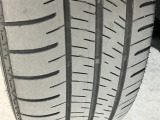 安全に走行するためには空気圧の確認をはじめ溝の深さ、ひび割れの等の点検が必要です。点検時に交換が必要と判断した場合は交換いたします。