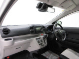 ダイハツのお店では、ダイハツ車を知り尽くしたプロフェッショナルが、専用の診断機器を使って各システムを点検しております。