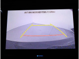 後方確認に便利なバックカメラ装備!!バックカメラにはガイド線を表示することも可能で、狭い駐車場や後方が確認しづらい場所に駐車するときや、車を切り返す時に便利な装備です!!