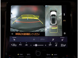 パノラミックビューモニター。車両を上から見たような映像を表示。運転席から目視しにくい車両周囲の状況をリアルタイムで確認できます。