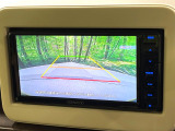 【バックカメラ】駐車時に後方がリアルタイム映像で確認できます。大型商業施設や立体駐車場での駐車時や、夜間のバック時に大活躍!運転スキルに関わらず、今や必須となった装備のひとつです!