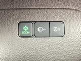 【eコンスイッチ】低燃費運転をサポートするECONモード。スイッチをONすると、エンジンやトランスミッション、A/Cなどを協調制御し、燃費の向上に貢献。エコドライブの効果を高めます。