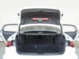ご納車前に行います点検100項目におきまして、専用のテスターやツールを用いて細かな診断を行います。