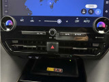 左右独立温度コントロールフルオートエアコンです。運転席、助手席それぞれで独立して温度設定ができます。冷え性の方が乗っても安心ですね♪