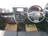 操作しやすい運転席廻り!操作パネルも使いやすい!!ドライブが楽しくなります!