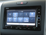 ナビゲーションは純正メモリーナビ(VXM-214VFi)を装着しております。AM、FM、CD、DVD再生、Bluetooth、音楽録音再生、フルセグTVがご使用いただけます。