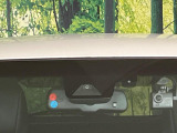 【トヨタセーフティセンス】走行中に前方の車両等を認識し、衝突しそうな時は警報とブレーキで衝突回避と被害軽減をアシスト。より安全にドライブをお楽しみいただけます。