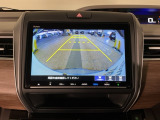 【バックカメラ】運転が苦手な方も車庫入れラクラクです!ギアをリバースに入れれば自動的に切り換わりますので、面倒な操作は不要です♪狭い駐車場もお車を傷つけず安心ですね!