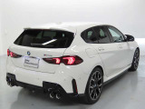 どの角度からもBMWのフォルムが際立ちます。