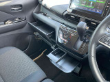 便利な小物入れやドリンクホルダーが充実☆使い勝手のいい室内です♪