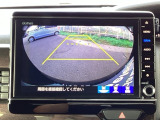 バックモニター付きで、車庫入れやバック時の後方確認をしっかりサポート。モニターに映し出される映像で死角も確認しやすく、狭い場所での駐車や後退時の操作をより安心して行えます。