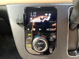 【オートエアコン】一度お好みの温度に設定すれば、車内の温度を検知し風量や温度を自動で調整。暑い&hellip;寒い&hellip;と何度もスイッチ操作をする必要はありません。快適な車内空間には必須の機能ですね♪