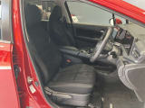 運転席、助手席です。座面も広くゆったりと座れてアームレストも付いているので重宝します。