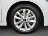全車両に標準装備の純正アルミホイールは、純正ならではのバランスの良いデザインと、走行安定性をお楽しみ頂けます。