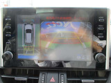 全周囲モニターが付いておりますので、ラクに車庫入れする事が出来ます。
